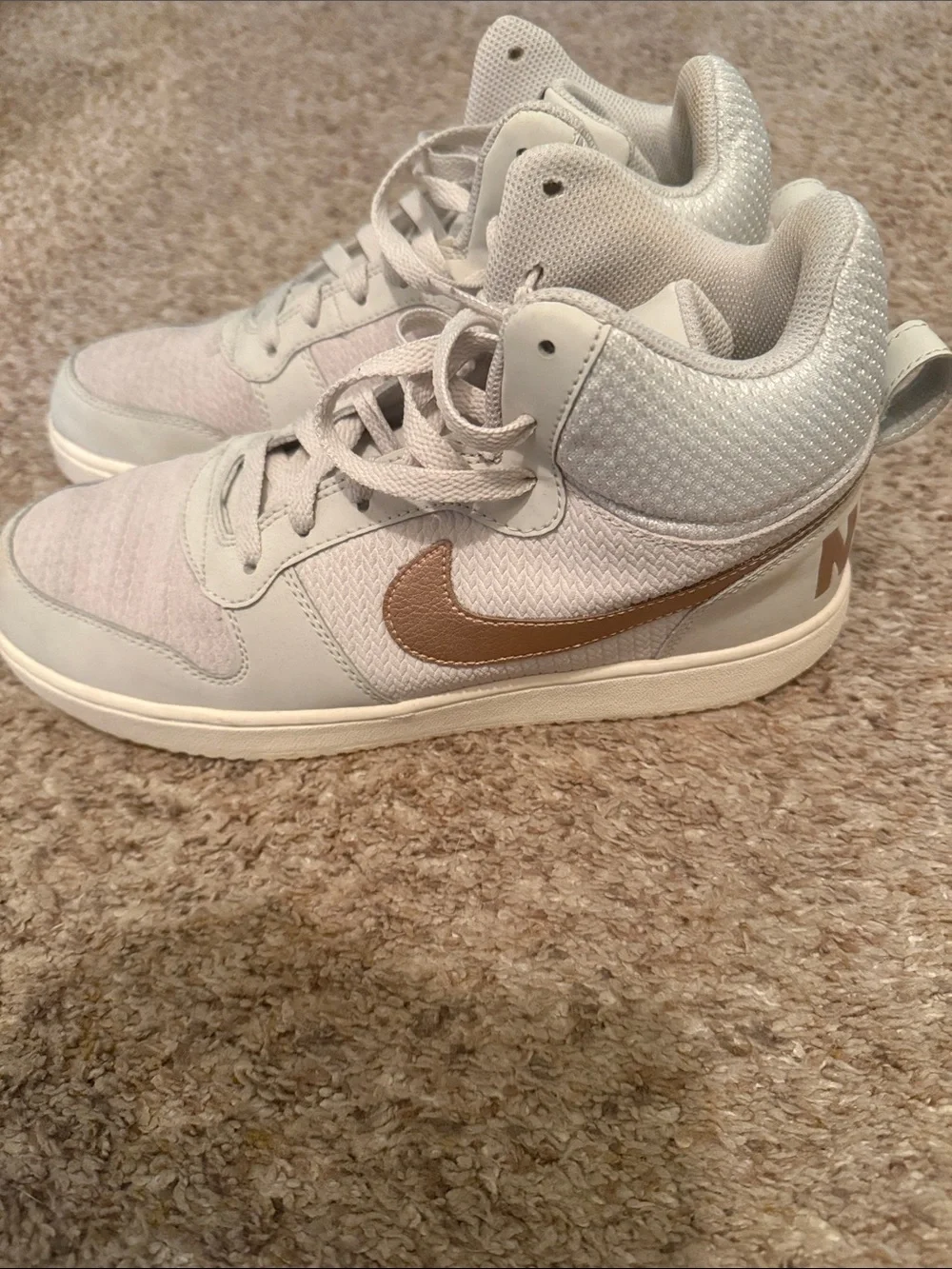 Nike women’s High-Top Sneakers in Light Gray with bronze Logo